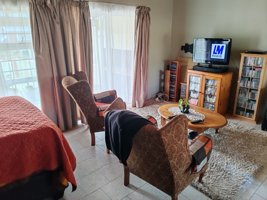 5 Bedroom Property for Sale in Perlemoenbaai Western Cape